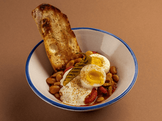 овочевий сніданок з квасолею