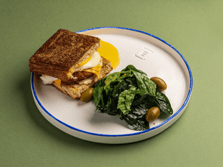 англійський мафін з куркою та беконом