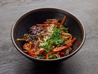 Wok локшина з яловичиною
