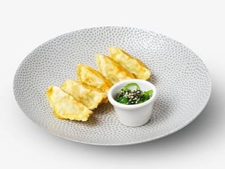 Smažené kuřecí gyoza, salát wakame goma