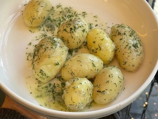 Молода картопля з маслом 