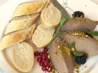 Паштет з курячої печінки з фісташками
