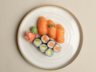 Nigiri maki set  「3 maki avokádo，3 maki sake losos, 3 lososové nigiri」