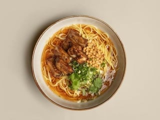 Ramen s hovädzím mäsom a rezancami