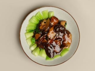 Pražená čínska zelenina ”Pak-Choi” s hubami