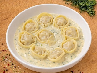 Пельмені курячі у вершковому соусі