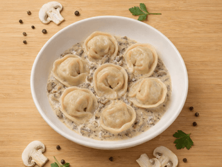 Пельмені свинина+ курятина з грибним соусом