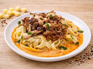 Паста з рваною свининою