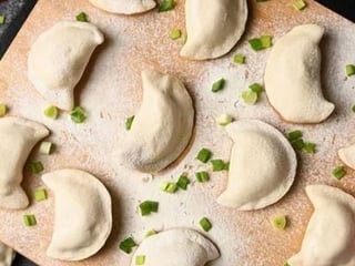 Pierogi z ziemniakami serem i cebulką, ok 1 kg