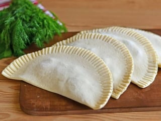 Czebureki z wieprzowiną, 3 szt