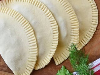 Czebureki z serem i ziołami, 3 szt