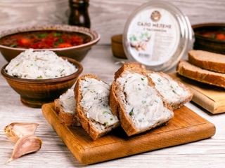 Słonina mielona z czosnkiem i ziołami, ok. 210 g