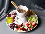 Fondue owocowe z mleczna czekolada 