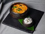 Tom yum z krewetkami i małżami 