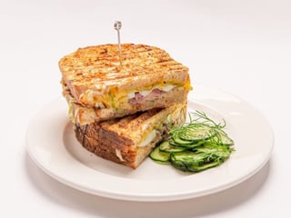 Туна мелт з фермерським чеддером