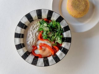 Шакшука з кунжут піною