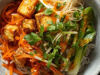 VEGE: Rýžové nudle a tofu