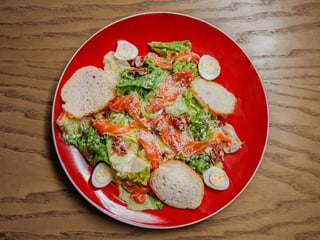 Салат Цезар з лососем