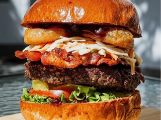 COLESLAW FARM BACON BURGER
