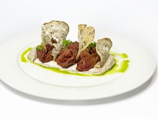 Тартар з яловичини USA з трюфельним крем сиром