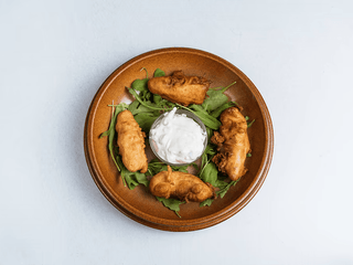 Smažené jalapeños plněné cheddarem