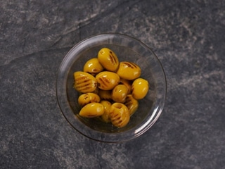 Оливки на грилі