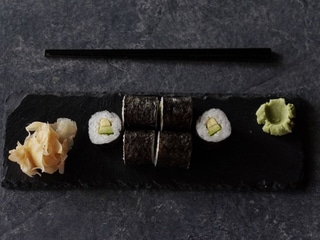 Макі з авокадо