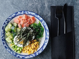 Поке боул з лососем 