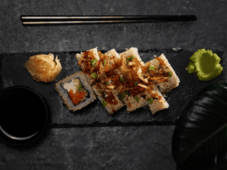 Каліфорнія в кунжуті з лососем