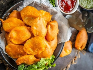 13) Aloo Pakora 12 pcs. 