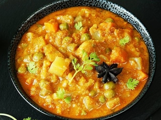 48) Shahi Veg Korma 