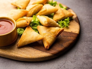 12) Veg Samosa 2 pcs. 