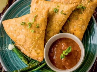 22) Chicken Samosa 2 pcs. 