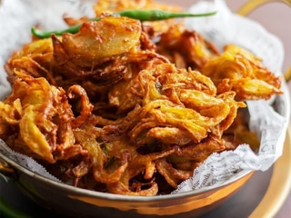 14) Onion Pakora 12 pcs.