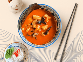 Том Ям з морепродуктами та лососем 🇹🇭