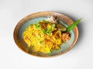 SINGAPORE NOODLES - Beef