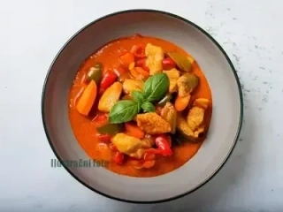 TRADITIONAL THAI RED CURRY - Mixed seafood