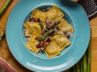 Ravioli z mascarpone i szparagami