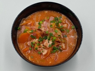 Zupa kimchi 