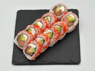 California z łososiem w tobiko