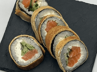 Tamago z surowym łososiem i liczi