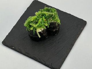 Gunkan sałatka Wakame     
