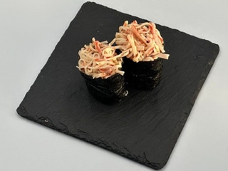 Gunkan sałatka surimi  
