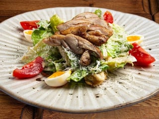 Теплий салат з куркою