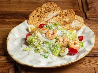 Теплий салат з креветками
