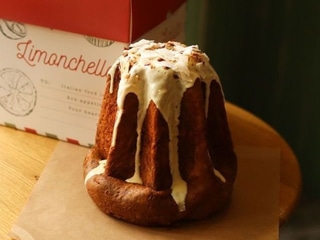 ПАНДОРО З МИГДАЛЕВО-КОКОСОВОЮ НАЧИНКОЮ