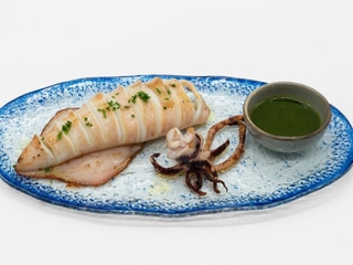 Calamar fresco a la plancha con salsa verde 100g
