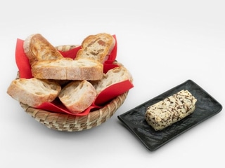 Pan masa madre tostado con mantequilla trufada