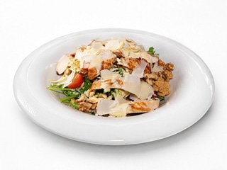 Ensalada Cesar a elegir entre pollo a la brasa o salmón ahumado