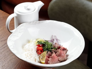 Фо-Бо з ростбіфом та рисовою локшиною 